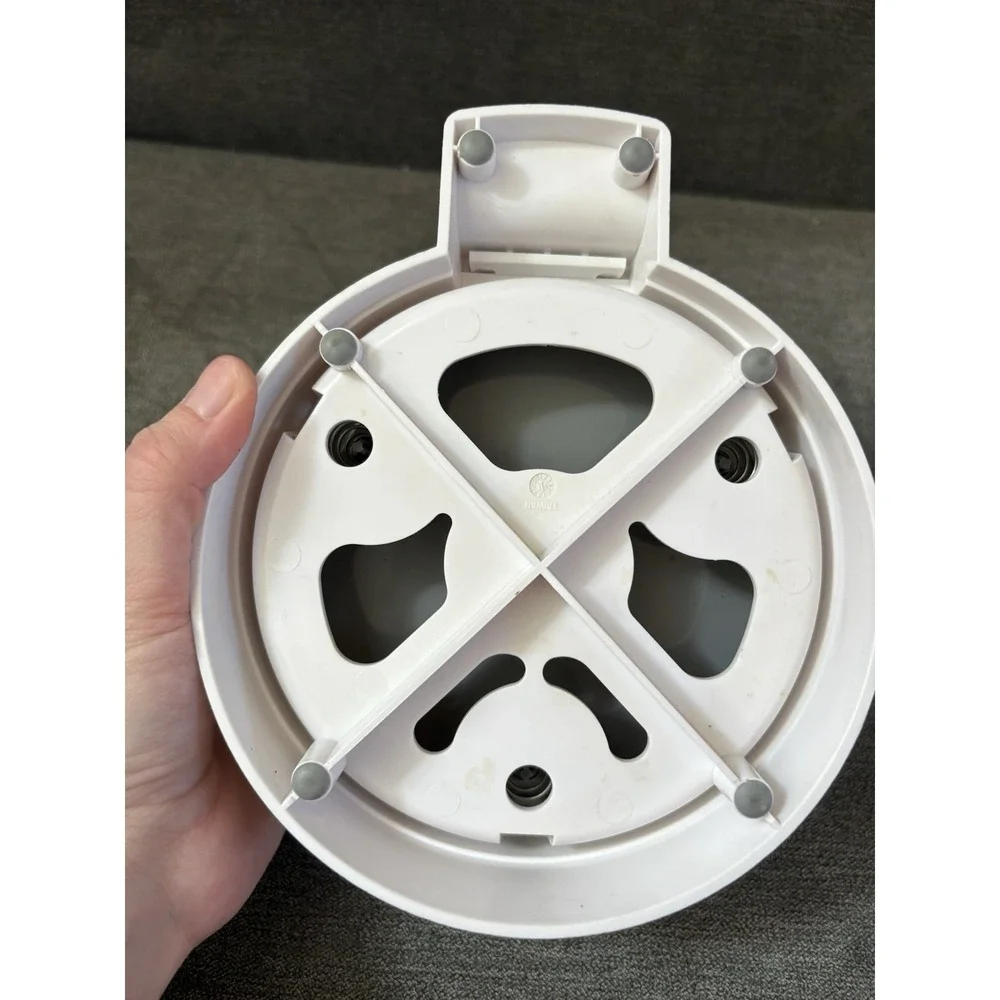 Pampered Chef Close and Cut Cutting Tool White Retired Product‎ 1118 Gadget